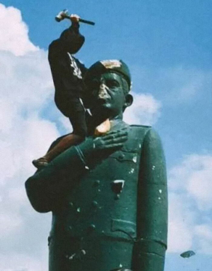 Venezuela’s Statue-Smashing Hero