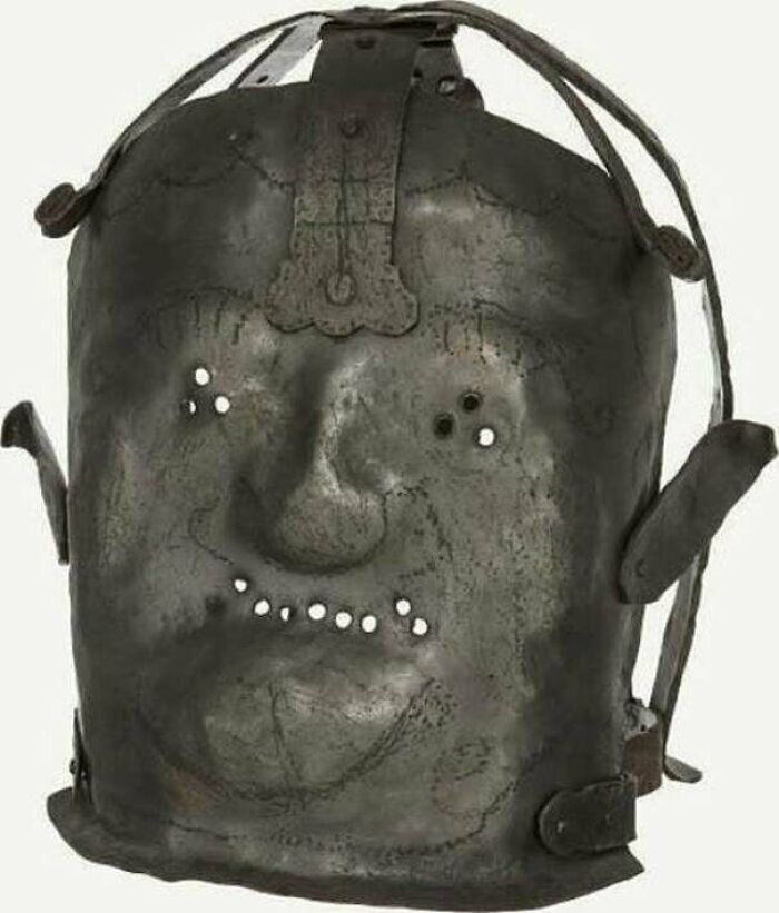 A Metal Mask From The 17th Century Used To Tame Folks Seen As ‘Insane’ (Yikes!)