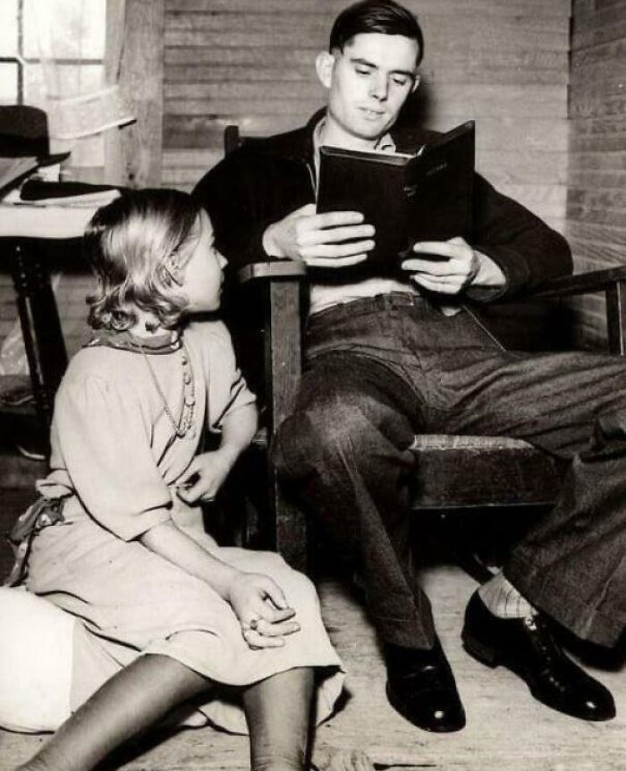 22-Year-Old Guy Reading Bible To His 9-Year-Old Bride (They Had 9 Kids!), 1937