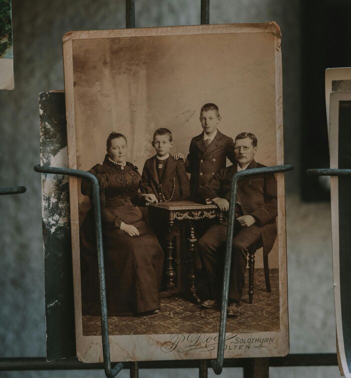 Family Secrets That Are So Wild, They’ll Totally Freak You Out