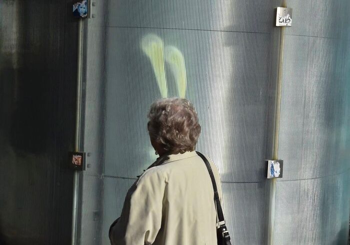 These Street Shots Are Like Seeing Life’s Little Surprises in Action (50 Pics)