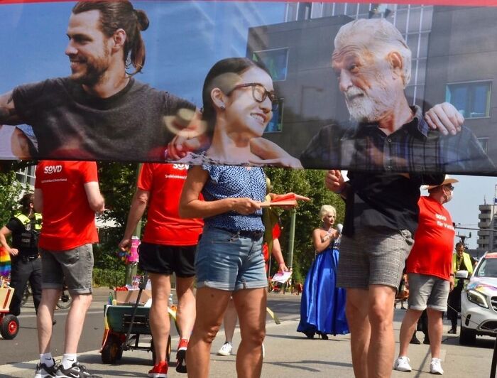 These Street Shots Are Like Seeing Life’s Little Surprises in Action (50 Pics)