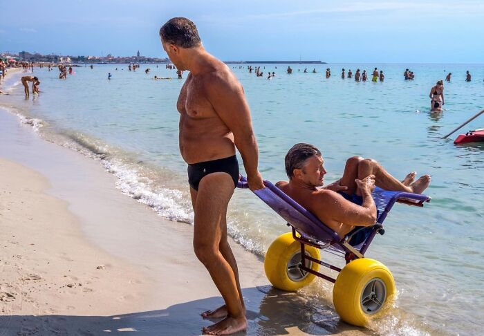 Peek These Wild Street Snapshots That Show Urban Life Just As It Is