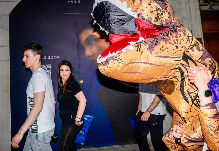 Peek These Wild Street Snapshots That Show Urban Life Just As It Is