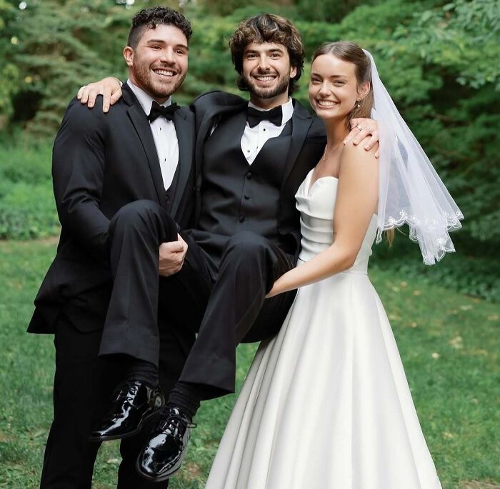 These Wedding Pics Are So Wrong, They’re Hilariously Awesome