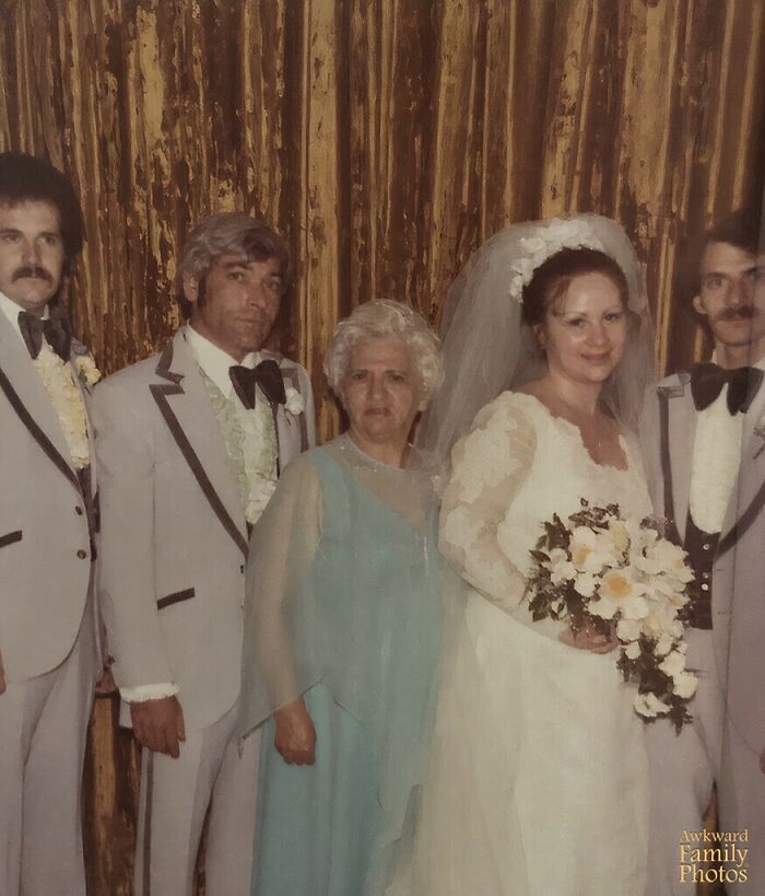 These Wedding Pics Are So Wrong, They’re Hilariously Awesome