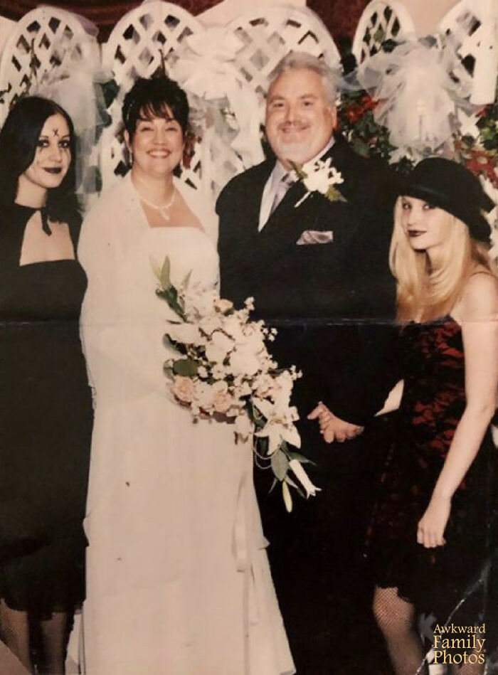 These Wedding Pics Are So Wrong, They’re Hilariously Awesome