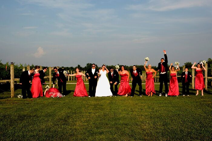 These Wedding Pics Are So Wrong, They’re Hilariously Awesome