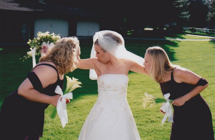 These Wedding Pics Are So Wrong, They’re Hilariously Awesome