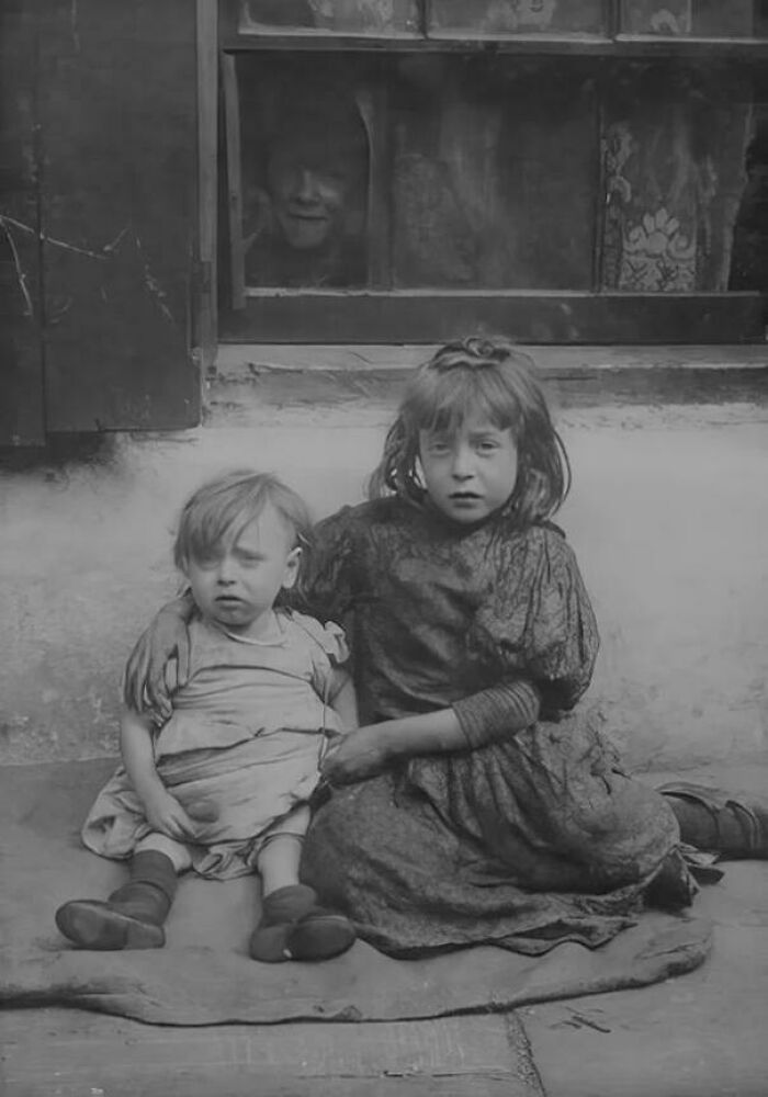 Two Kids From London’s Rough Spitalfields, 1903