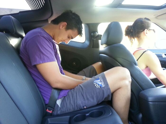 The Hilarious Struggles Of Being Super Tall (60 Pics That Nail It)