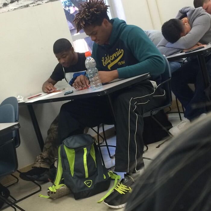 The Hilarious Struggles Of Being Super Tall (60 Pics That Nail It)