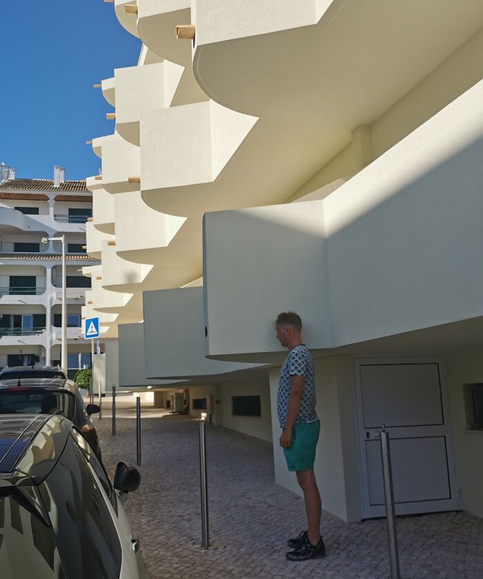 The Hilarious Struggles Of Being Super Tall (60 Pics That Nail It)