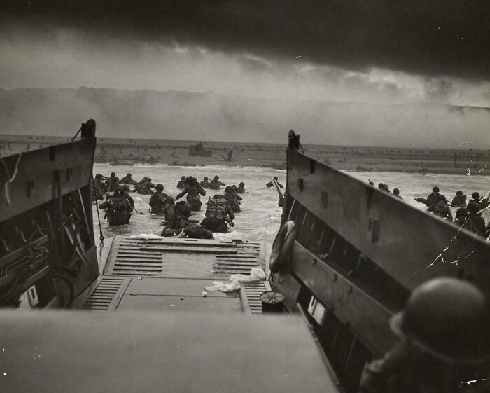 Storming Omaha Beach On D-Day Like A Boss!