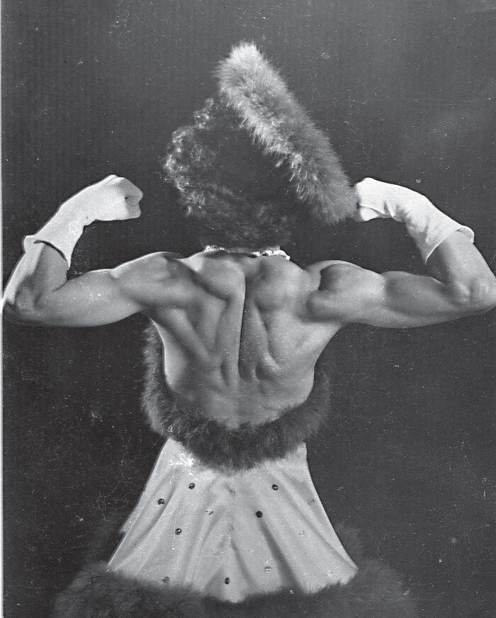 Circus Star Ethel Hart Shows Off Her Seriously Tough Back Shots (1940s)