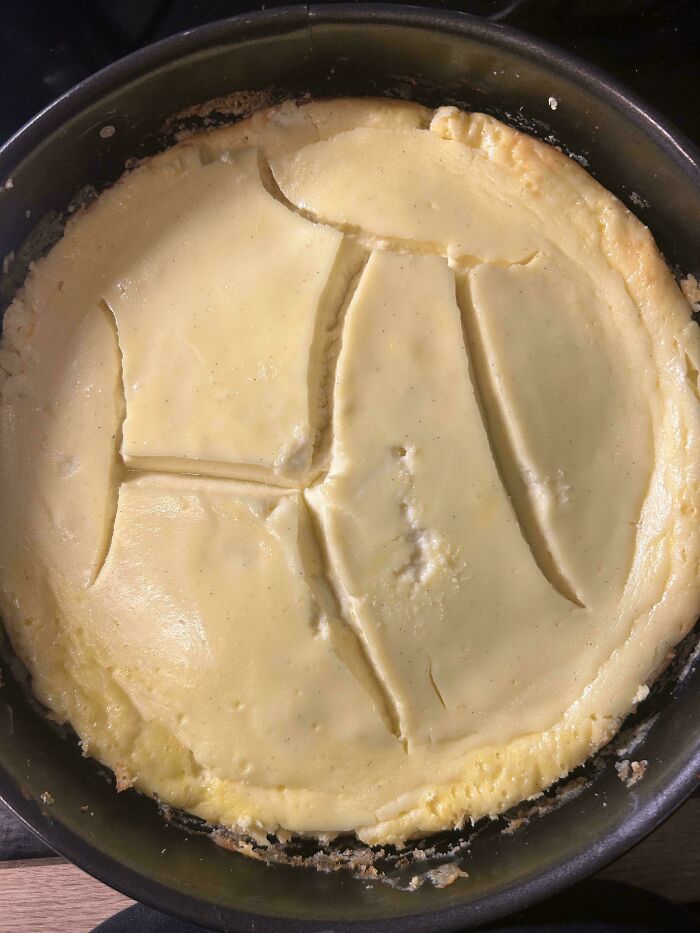 Cheesecake Cracked So Bad It Waved ‘Hello’