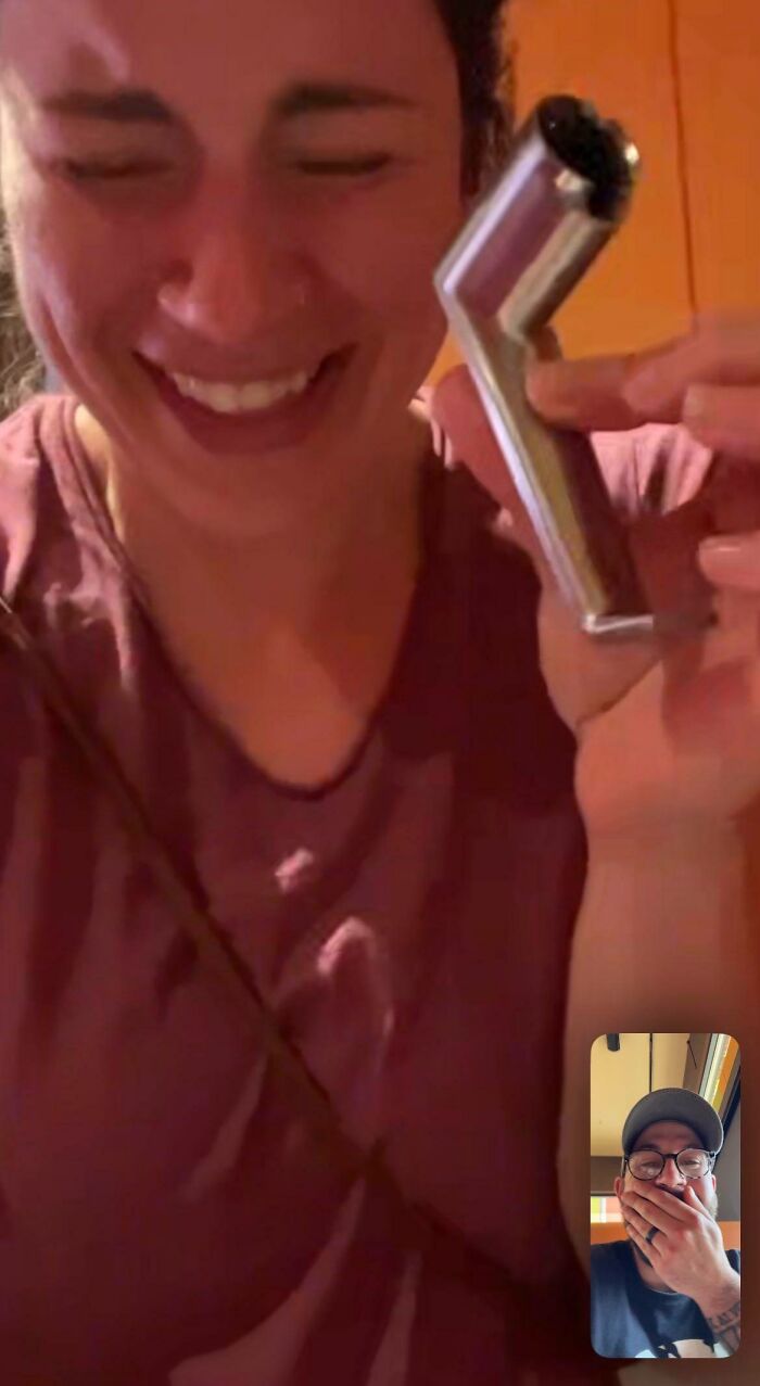 When My Girlfriend FaceTimed Me from the Restaurant Bathroom—Seriously?