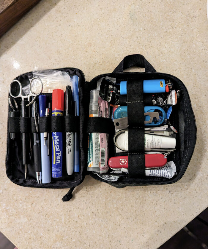 Handy Everyday Essentials Kit That’s Basically MacGyver Approved