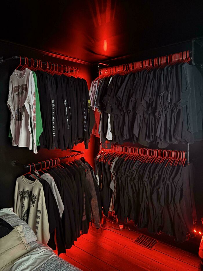 Closet Room That’s Organized From Left To Right