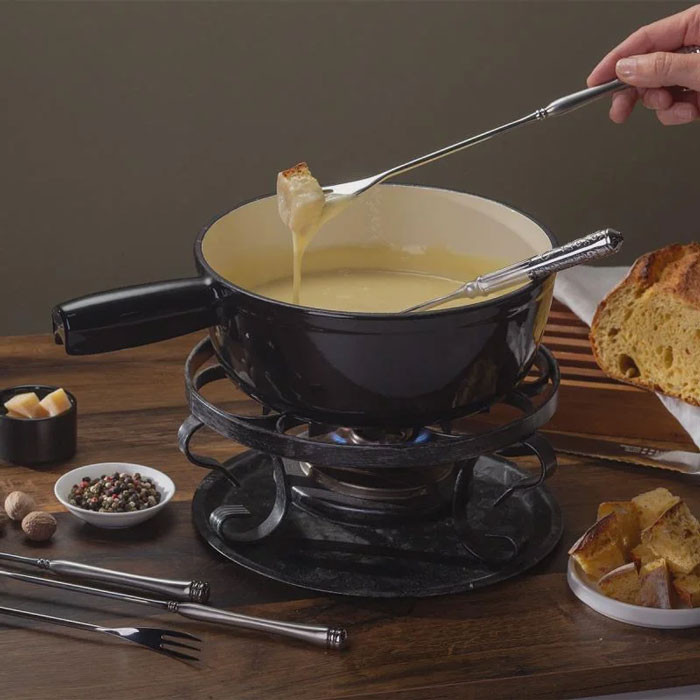 Fondue Caquelon: Swiss Cheese Melting Madness!