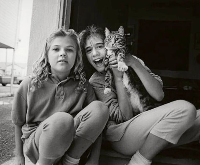 Wait, They Took Pictures With Cats Back Then?! 44 Vintage Cat Pics That’ll Make You Smile