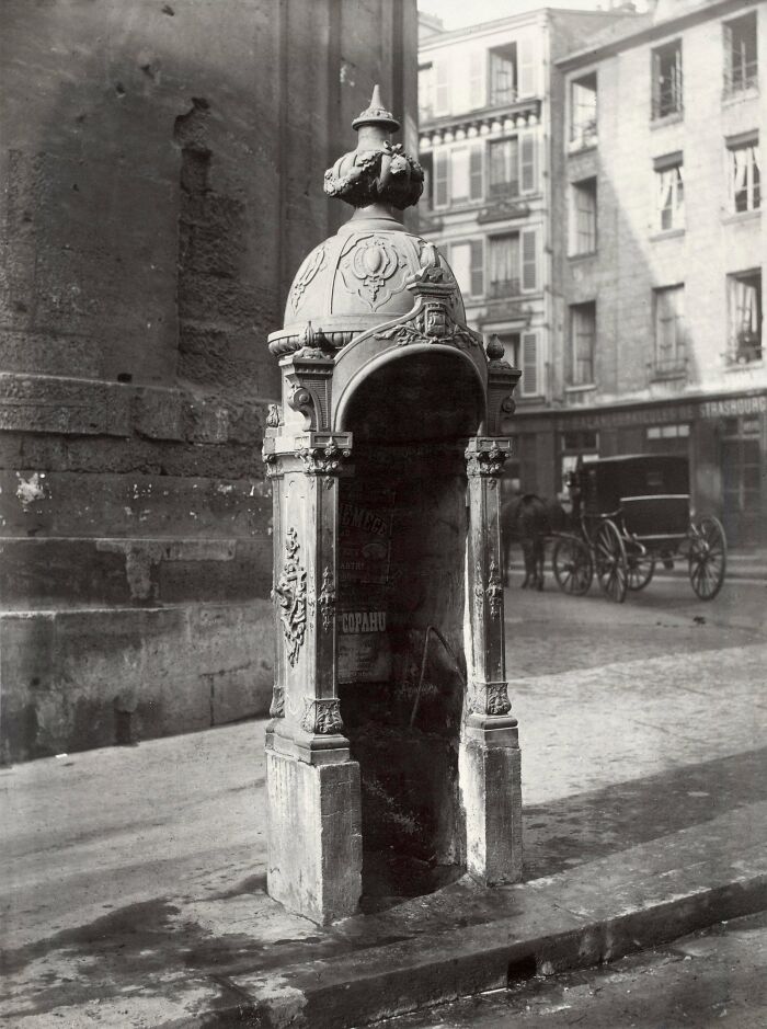 Paris’ OG Public Urinal—Back In 1865!
