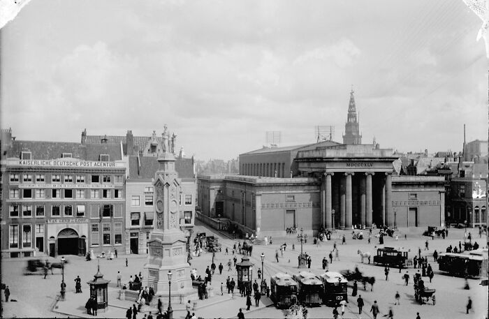 Amsterdam’s Dam Square In The 1800s With ‘The Unity’ Statue