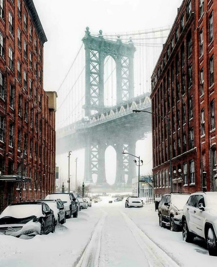 Snowy NYC’s Manhattan Bridge Magic