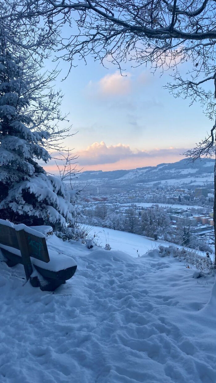 Total White Silence Moment