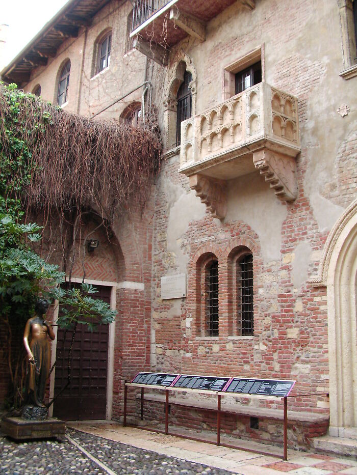 The World's Most Overhyped Tourist Spots That Totally Let Everyone Down