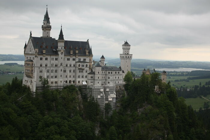 The World's Most Overhyped Tourist Spots That Totally Let Everyone Down