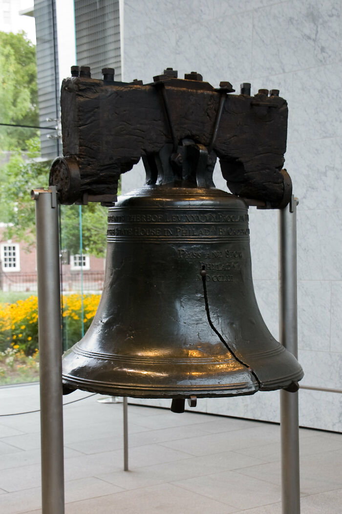 The World's Most Overhyped Tourist Spots That Totally Let Everyone Down