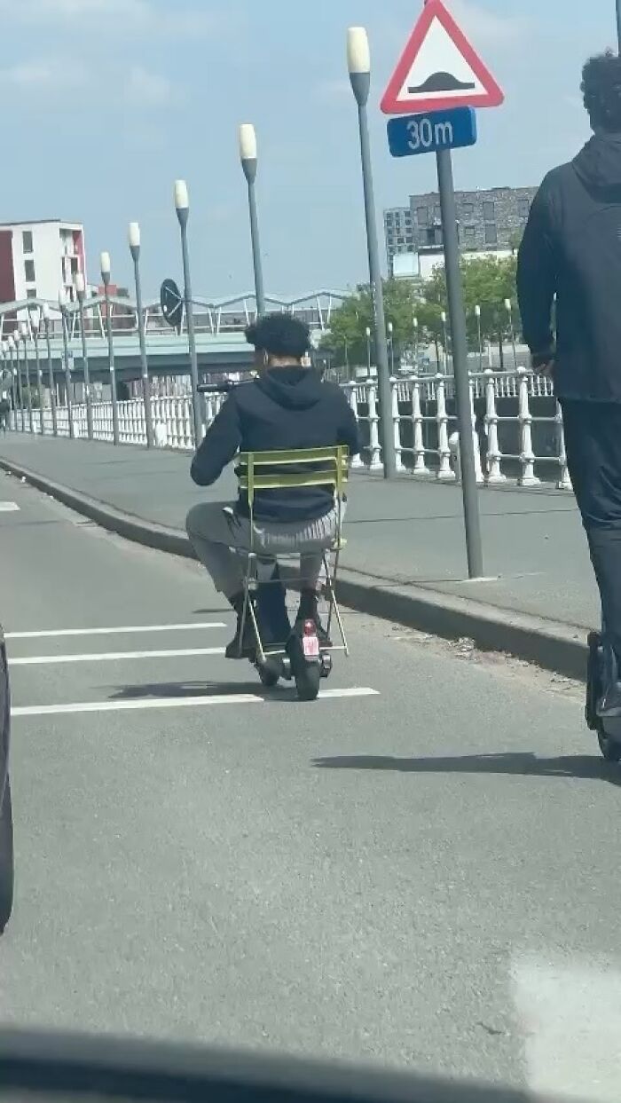 25 Weirdest Street Scenes in Brussels That Will Make You Say 'Wait, What?!'