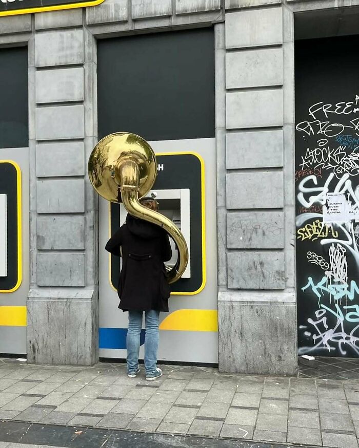 25 Weirdest Street Scenes in Brussels That Will Make You Say 'Wait, What?!'