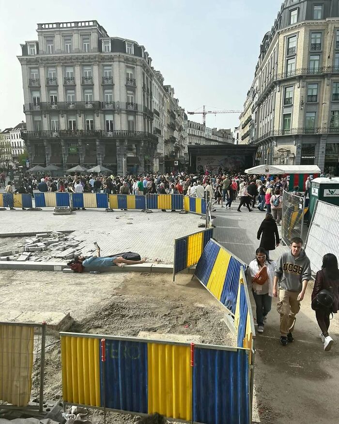 25 Weirdest Street Scenes in Brussels That Will Make You Say 'Wait, What?!'