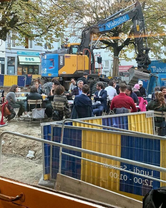 25 Weirdest Street Scenes in Brussels That Will Make You Say 'Wait, What?!'