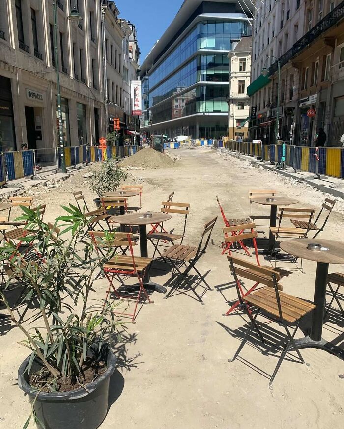 25 Weirdest Street Scenes in Brussels That Will Make You Say 'Wait, What?!'