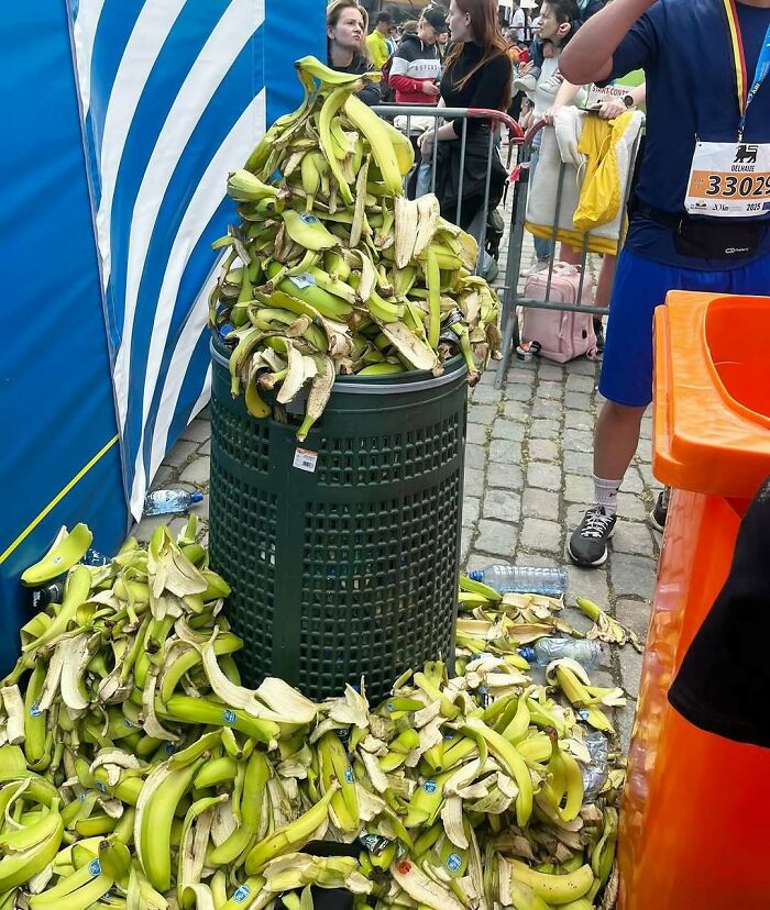 25 Weirdest Street Scenes in Brussels That Will Make You Say 'Wait, What?!'