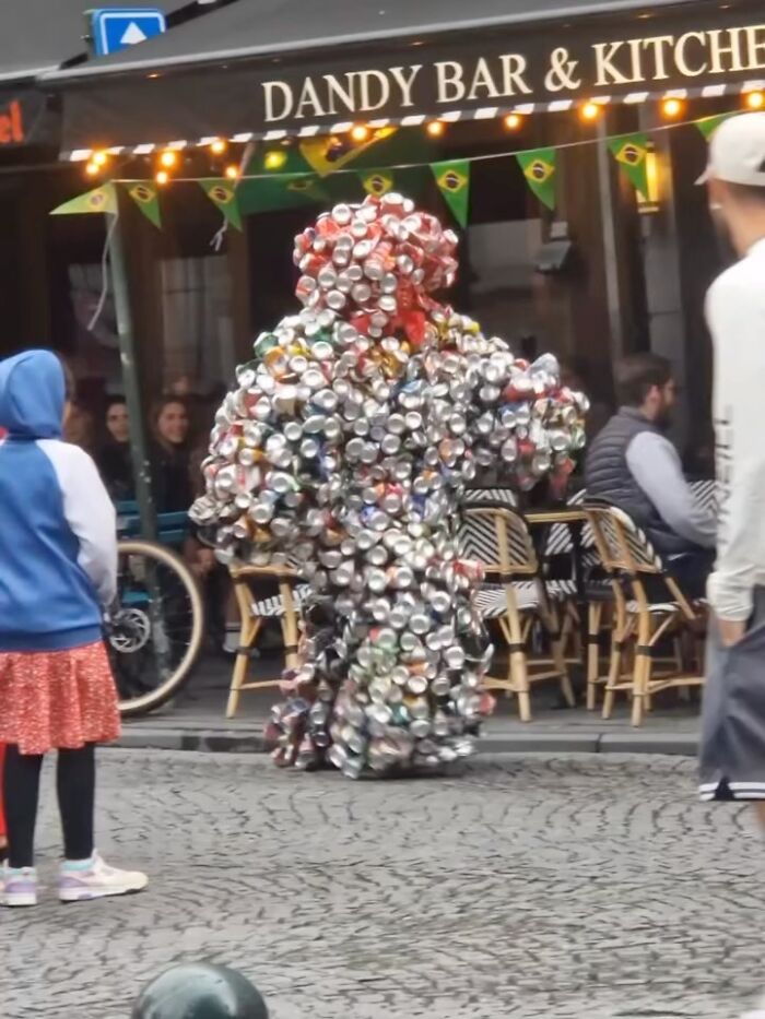 25 Weirdest Street Scenes in Brussels That Will Make You Say 'Wait, What?!'