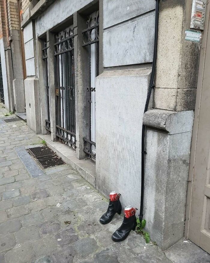 25 Weirdest Street Scenes in Brussels That Will Make You Say 'Wait, What?!'