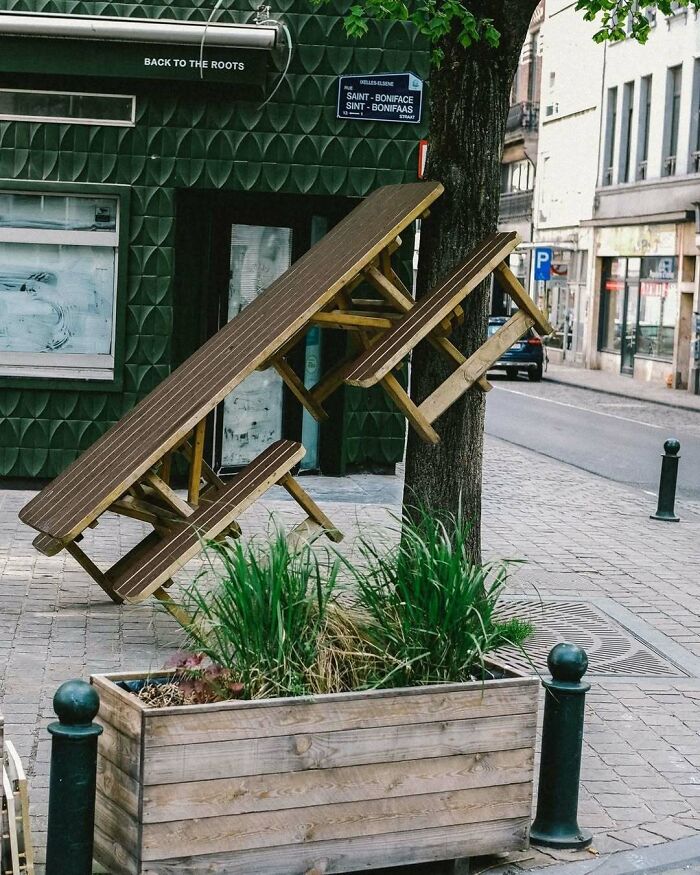 25 Weirdest Street Scenes in Brussels That Will Make You Say 'Wait, What?!'