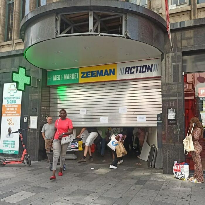 25 Weirdest Street Scenes in Brussels That Will Make You Say 'Wait, What?!'