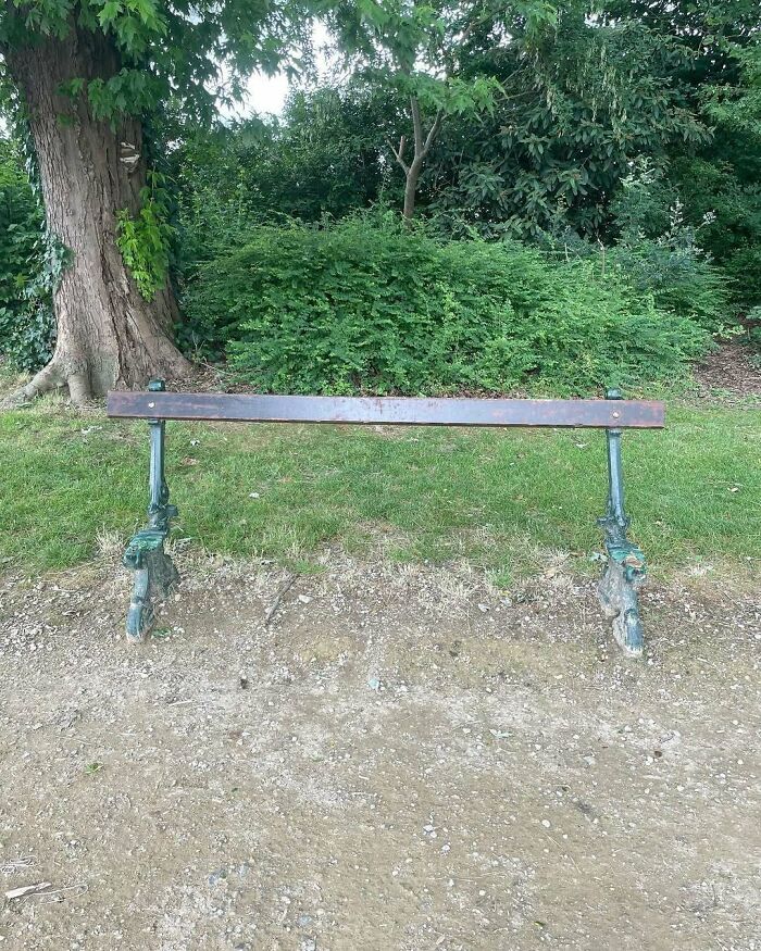 25 Weirdest Street Scenes in Brussels That Will Make You Say 'Wait, What?!'