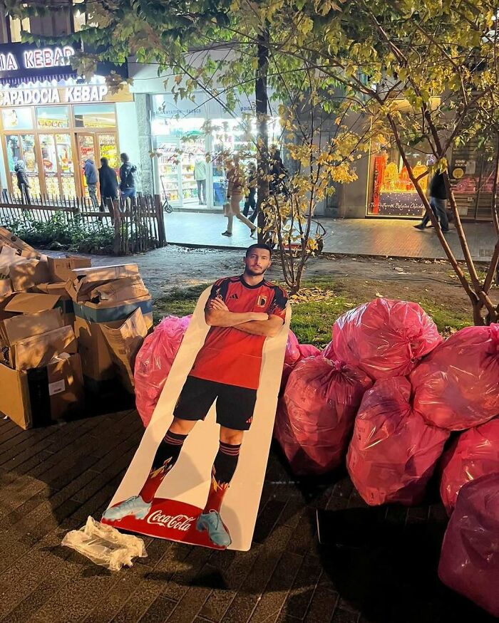 25 Weirdest Street Scenes in Brussels That Will Make You Say 'Wait, What?!'