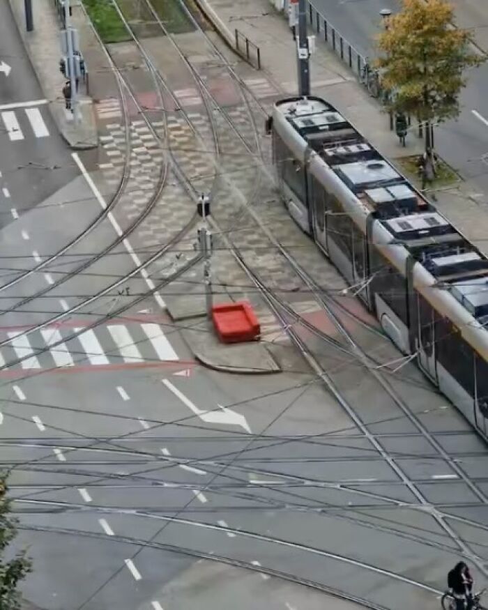 25 Weirdest Street Scenes in Brussels That Will Make You Say 'Wait, What?!'