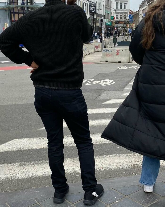 25 Weirdest Street Scenes in Brussels That Will Make You Say 'Wait, What?!'