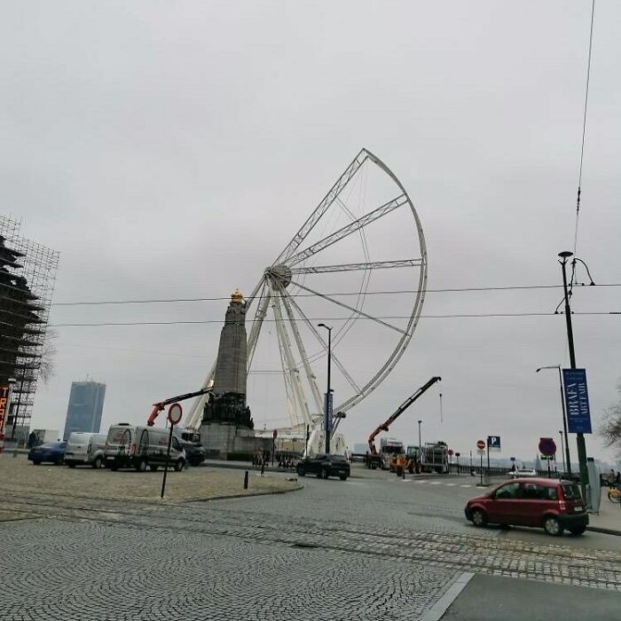 25 Weirdest Street Scenes in Brussels That Will Make You Say 'Wait, What?!'