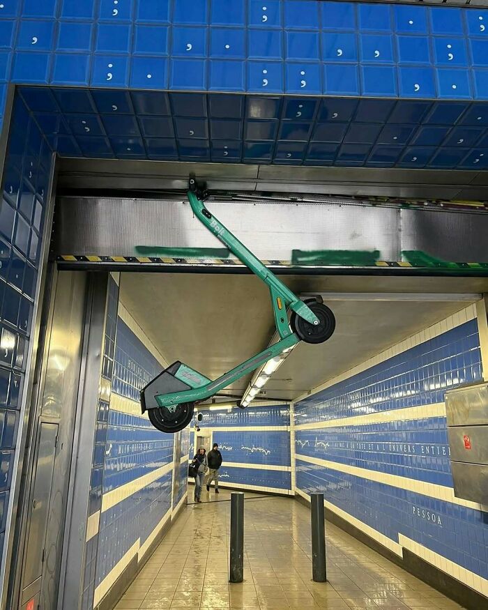 25 Weirdest Street Scenes in Brussels That Will Make You Say 'Wait, What?!'