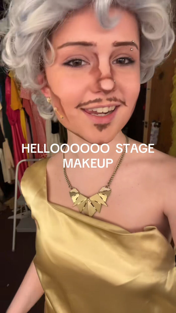 Wait, They Actually Piled That On? 59 Stage Makeup Fails That Are Too Funny To Ignore