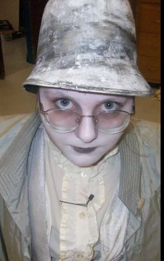 Freshman Me Was Traumatised